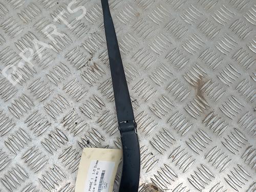 front-windshield-wiper-arm-renault-megane-iv-hatchback-b9amn_-2015-34632454 main image