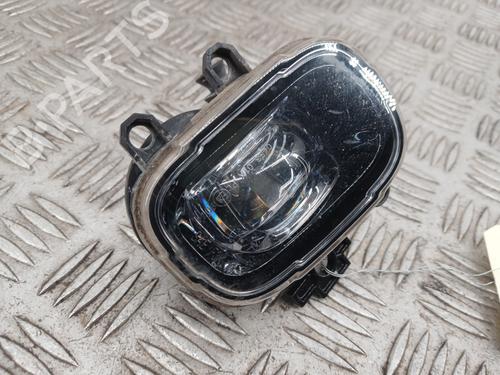 left-front-fog-light-renault-megane-iv-grandtour-k9amn_-2016-33534061 main image