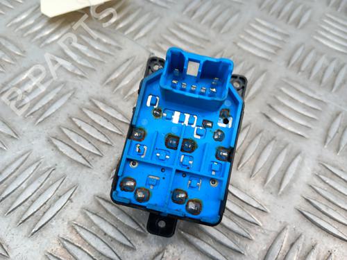 left-front-window-switch-kia-picanto-i-sa-2004-2005-2006-2007-2008-2009-2010-2011-2012-33850679 main image