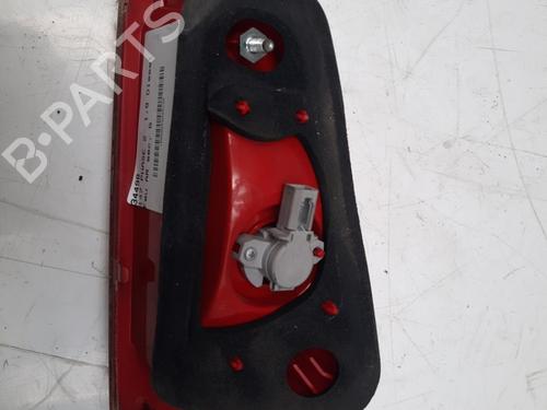 Achterlicht kofferdeksel achterklep links ALFA ROMEO 147 (937_) 1.9 JTDM 8V (937.AXD1A, 937.AXU1A, 937.BXU1A) (120 hp) 28764285