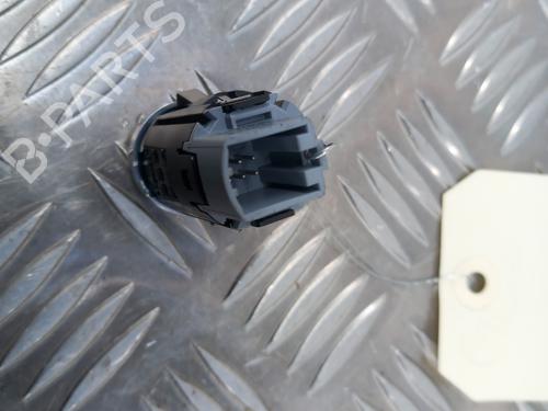 switch-vw-passat-b8-variant-3g5-cb5-2014-28735327 main image