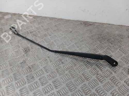 Used Front windshield wiper arm VW POLO IV (9N_, 9A_) 1.4 TDI (70 hp) 32981550