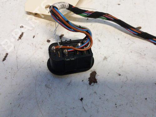 Used Right front window switch Right front window switch OPEL CORSA B (S93) 1.4 i 16V (F08, F68, M68) (90 hp) 28759080 28759080