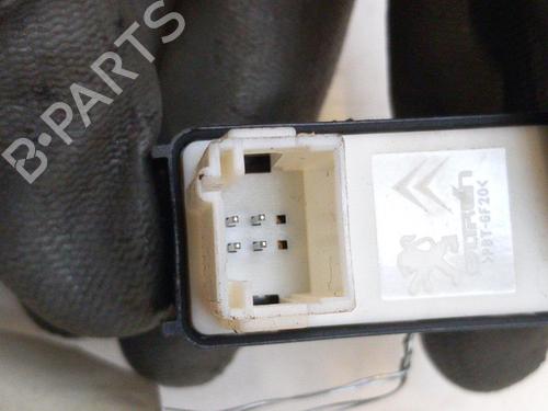 Right front window switch PEUGEOT 3008 II SUV (MC_, MR_, MJ_, M4_) 2.0 BlueHDi 150 (MJAHXH, MJAHXV, MJAHXG, MJAHSH, MJAHRH,... | BP28767372I26 