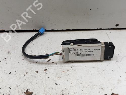 Used Left front window switch Left front window switch MERCEDES-BENZ C-CLASS T-Model (S203) C 220 CDI (203.206, 203.208) (143 hp) 28793669 28793669