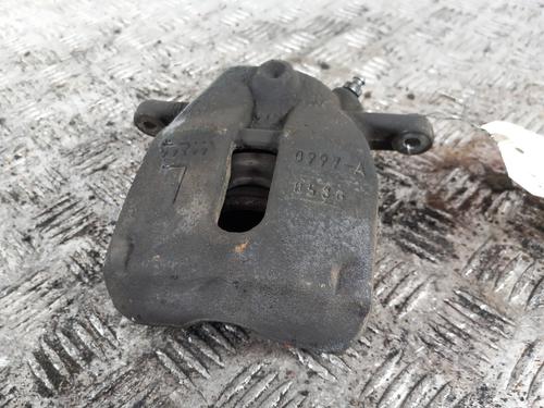 Venstre bremsekaliper foran SUZUKI SWIFT III (MZ, EZ) 1.3 DDiS (RS413D) (75 hp) 28736688