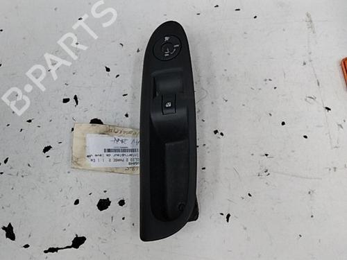 Fensterheberschalter rechts vorne für RENAULT CLIO II (BB_, CB_) 1.2 16V (BB05, BB0W, BB11, BB27, BB2T, BB2U, BB2V, CB05,... (75 hp) 28753845