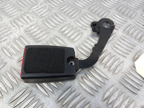 Sikkerhetsbelte-spenne PEUGEOT 5008 (0U_, 0E_) 1.6 HDi (112 hp) 30968971