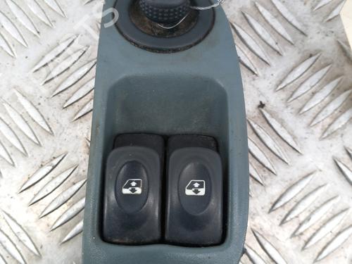 Used Left front window switch RENAULT MEGANE I (BA0/1_) 1.6 e (BA0F, BA0S) (90 hp) 29429172