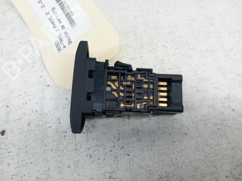 Used Warning switch NISSAN X-TRAIL I (T30) 2.2 dCi 4x4 (136 hp) 28783739