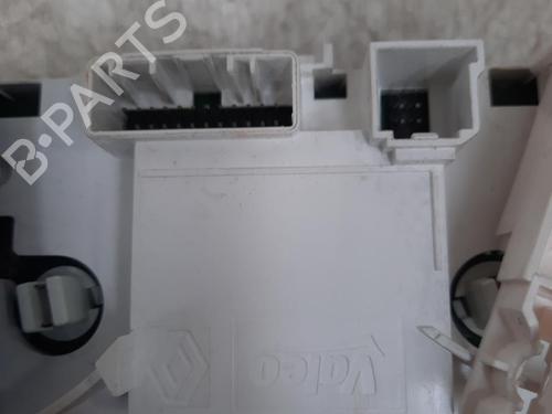 climate-control-renault-megane-iii-hatchback-bz01_-b3_-2008-28774717 main image