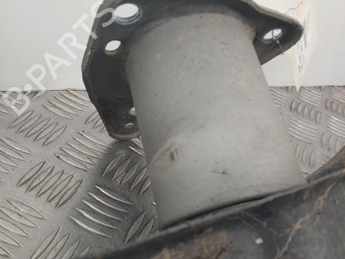 front-bumper-reinforcement-peugeot-607-9d-9u-2000-30321845 main image