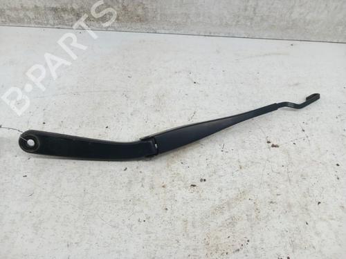 Used Front windshield wiper arm RENAULT ARKANA I (LCM_, LDN_) 1.6 E-TECH 145 (LDMU) (143 hp) 28748396