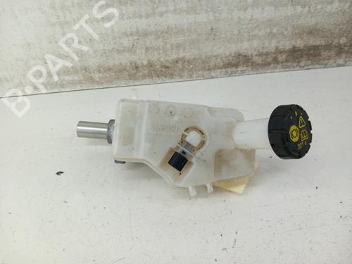 brake-master-cylinder-renault-clio-v-b7_-2019-28780880 main image