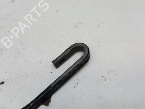 Used Front windshield wiper arm RENAULT 19 I (B/C53_) 1.9 D (B/C534, B/C53J) (64 hp) 28766879