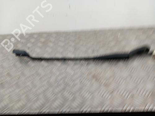 Used Front windshield wiper arm PEUGEOT 5008 II (MC_, MJ_, MR_, M4_) 1.2 THP (MRHNYH, MRHNYW, MRHNSJ, MRHNSU, MRHNSM) (131 hp) 28736306