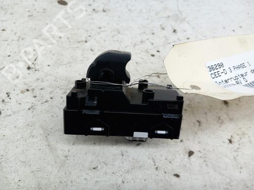 Used Right front window switch Right front window switch KIA CEED (CD) 1.6 CRDi 136 (136 hp) 28745577 28745577