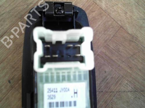 Used Right front window switch RENAULT KOLEOS I (HY_) 2.0 dCi (HY0K) (150 hp) 28777504