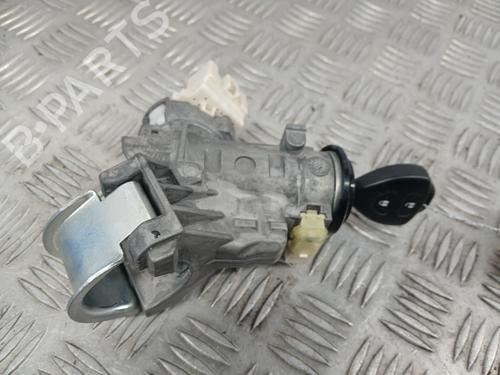 Used Gear lever TOYOTA YARIS (_P13_) 1.4 D (NLP130_, NLP130) (90 hp) 30144567