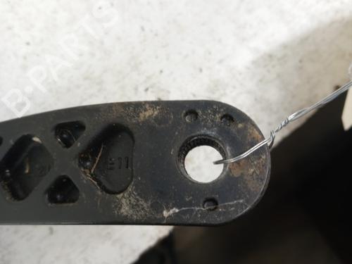 Used Front windshield wiper arm Front windshield wiper arm RENAULT MEGANE IV Grandtour (K9A/M/N_) 1.5 Blue dCi 115 (K9A6) (116 hp) 28738160 28738160