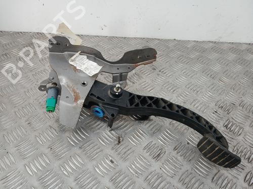 Used Clutch pedal RENAULT SCÉNIC III (JZ0/1_) 1.6 dCi (JZ00, JZ12) (130 hp) 30536262