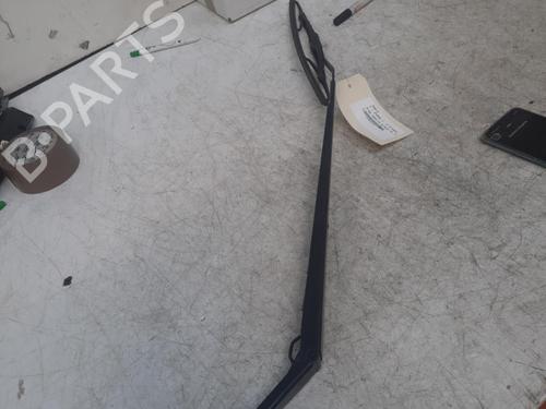 Used Front windshield wiper arm MAZDA 5 (CR) 2.0 CD (CR19) (143 hp) 28789381