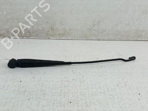 Used Front windshield wiper arm FORD FIESTA III (GFJ) 1.1 (50 hp) 28768960