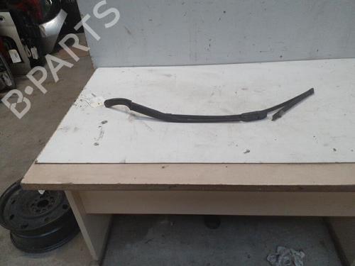 Used Front windshield wiper arm Front windshield wiper arm 36424573 36424573