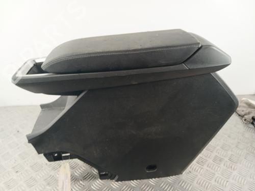 Used Armrest / Center console RENAULT MEGANE E-TECH SUV EV60 (BNJ1) (218 hp) 31113442