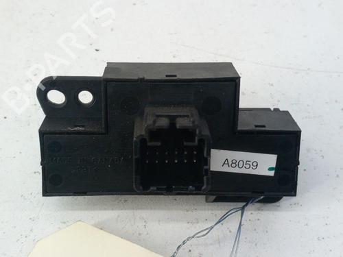 warning-switch-chrysler-grand-voyager-v-rt-2007-28761638 main image