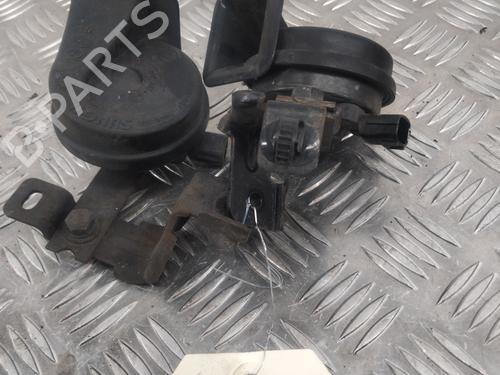 horn-kia-carens-iv-2013-28735271 main image