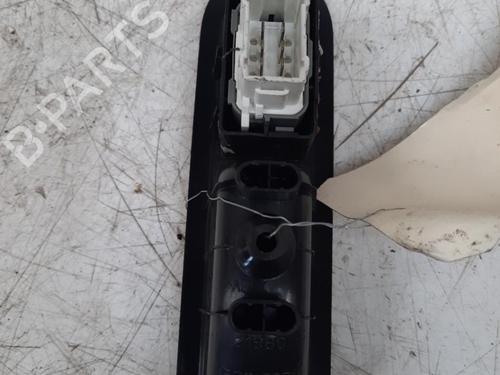 Used Right rear window switch Right rear window switch RENAULT SCÉNIC II (JM0/1_) 1.5 dCi (JM02, JM13) (101 hp) 28760130 28760130