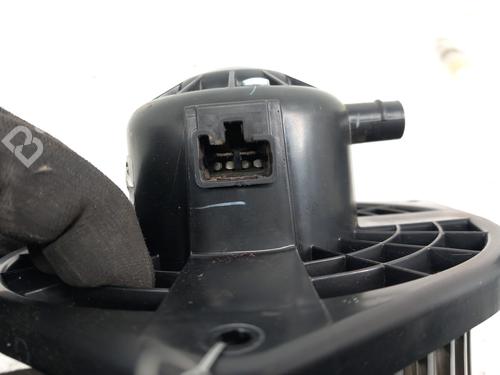 Used Heater blower motor Heater blower motor PEUGEOT 4007 (VU_, VV_) 2.2 HDi (156 hp) 28733637 28733637