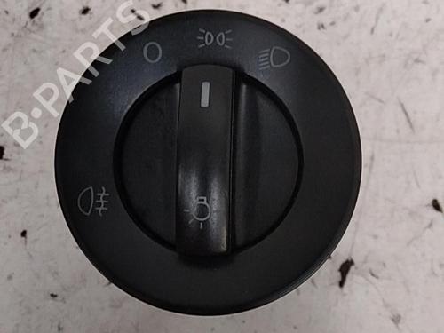 Used Headlight switch VW POLO IV (9N_, 9A_) 1.2 12V (64 hp) 28769084