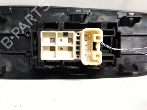 Used Right front window switch Right front window switch TOYOTA AURIS (_E15_) 1.4 D-4D (NDE150_, NDE150R) (90 hp) 28770678 28770678