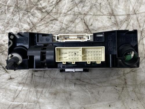 Used Climate control VW POLO V (6R1, 6C1) 1.6 TDI (90 hp) 28784850