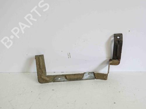 Kofangerbeslag bag FORD KUGA II (DM2) 2.0 TDCi 4x4 (163 hp) 8853454