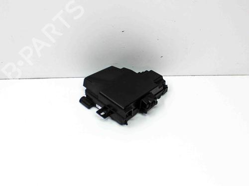 Used Fuse box TESLA MODEL S (5YJS) 70D AWD (525 hp) 26512891