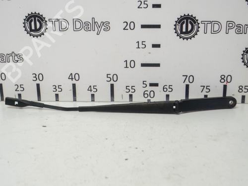 Used Front windshield wiper arm SKODA OCTAVIA III Combi (5E5, 5E6) 1.6 TDI (105 hp) 14672566