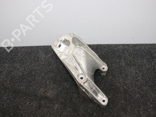 Used Engine mount Engine mount MERCEDES-BENZ G-CLASS Platform/Chassis (W464) G 350 D 4-matic (464.320) (249 hp) 39546332 39546332