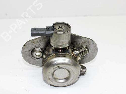 Used Fuel pump BMW 2 Convertible (F23) 228 i (245 hp) 18200829