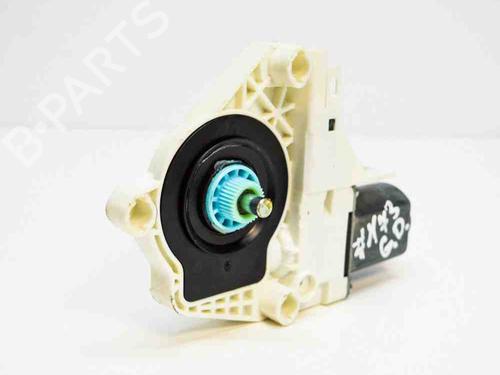 Rudehejsemotor bagstkærm højre AUDI A4 B8 (8K2) 2.0 TDI (143 hp) 6497014