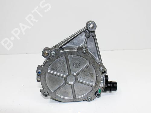 Used Vacuum pump BMW 2 Convertible (F23) 228 i (245 hp) 18200831