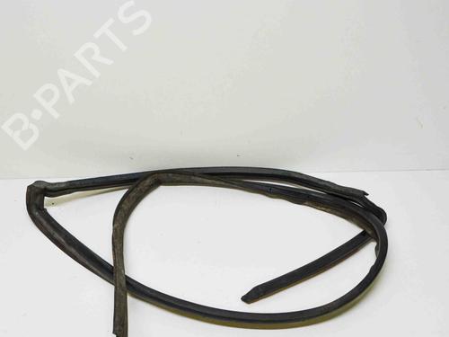 Used Rubber door seal AUDI Q5 (8RB) 3.2 FSI quattro (270 hp) 14678413