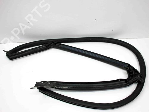 Used Rubber door seal TESLA MODEL S (5YJS) 70D AWD (525 hp) 26512984