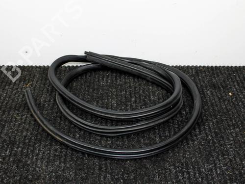 Used Rubber door seal BMW X1 (E84) sDrive 28 i (245 hp) 28821732