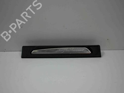 Trittbrett für ALFA ROMEO GIULIA (952_) 2.0 Q4 (952ACA45, 952ACA25) (280 hp) 26513348