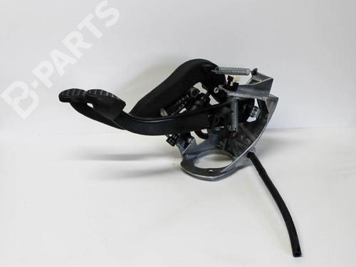 Used Break pedal BMW 2 Coupe (F22, F87) 220 d (190 hp) 6485386