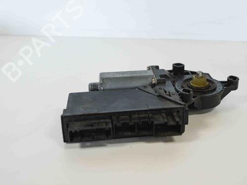 Rudehejsemotor bagstkærm højre VW GOLF IV (1J1) 1.4 16V (75 hp) 7913478