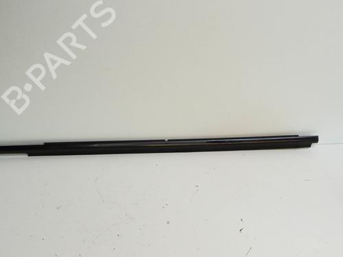 Modanatura della portiera MITSUBISHI OUTLANDER II (CW_W) 2.0 DI-D (CW8W) (140 hp) 14674610
